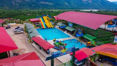 an overhead view of an amusement park with a pool at Recreo Hotel Aldea in Pichanaki