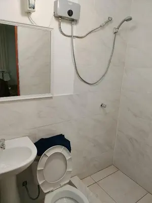 a bathroom with a shower and a toilet and a sink at Monoambiente de estreno 35 m2 in Lima