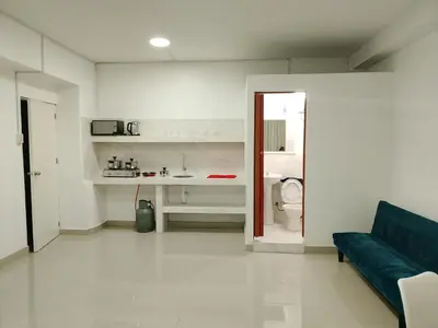 a living room with a couch and a sink at Monoambiente de estreno 35 m2 in Lima