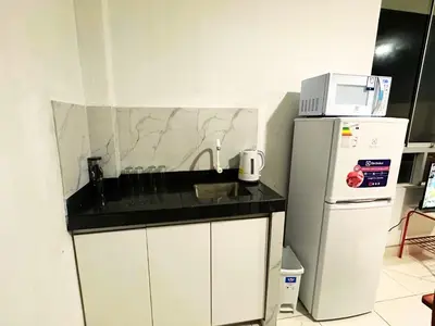 a kitchen with a sink and a refrigerator at RELAX Y PISCINA con vista al MAR - FLAT in Cerro Azul