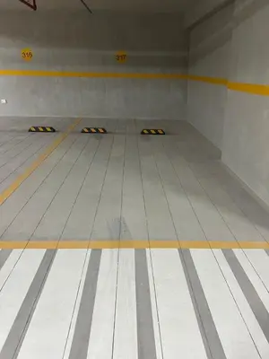 an empty gymnasium with yellow and white flooring at Tu refugio en Lima, moderno y céntrico in Lima
