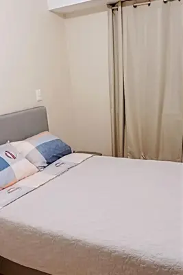 a bedroom with a bed and a window at Departamento 1 dormitorio San Miguel-Reservas con 1 día de anticipación in Lima
