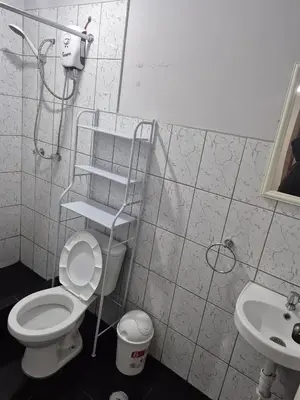 a bathroom with a toilet and a sink at Habitación privada 2do piso cerca a la Plaza Constitución in Huancayo