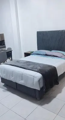 a large bed in a room with a large bedskirts at Monoambiente Parque Naranjal B, a 20 minutos del Aeropuerto - Hasta 3 huéspedes in Lima
