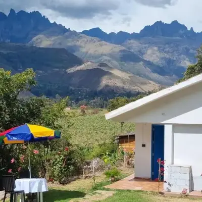 Cottage in nature in Sacred Valley with mountain views
