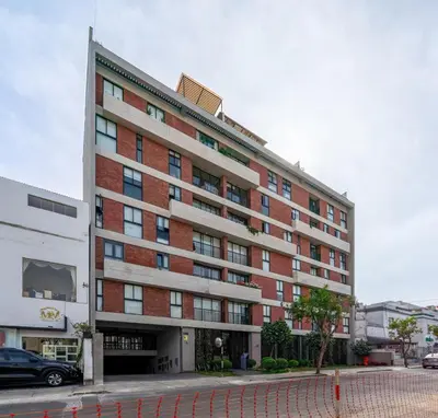 a large brick building with a car parked in front of it at Elmora 2BR by Geko in Lima