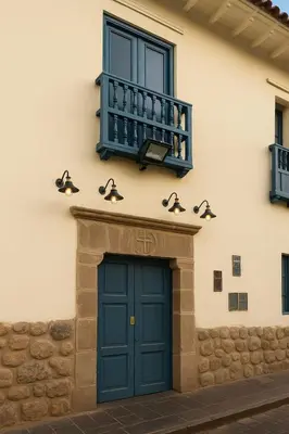 a building with a blue door and a balcony at Casa Amará in Cusco