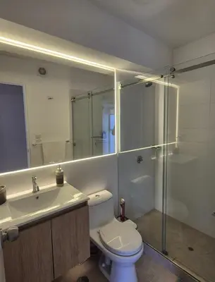 a bathroom with a toilet and a sink and a shower at Hermoso apartamento in Lima