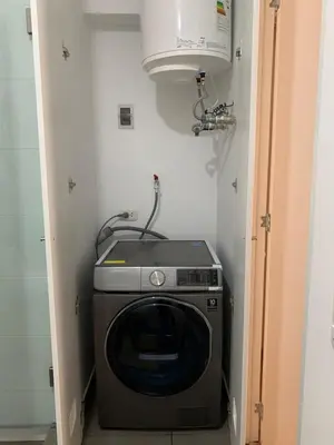 a washer and dryer in a small room at Versalles Apartment in Lima