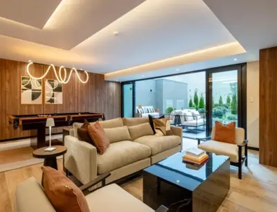 a living room with a couch and a piano at Acogedor depa 2D 2B cerca a Kennedy y Larcomar in Lima