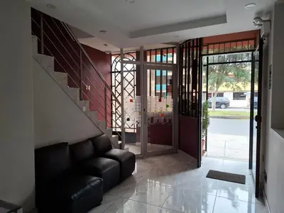 a living room with a couch and a glass door at Hospedaje El Jardín in Lima