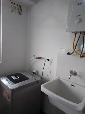a small bathroom with a sink and a stove at Amplio, céntrico, buena vista in Lima
