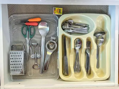 a tray with utensils in a drawer at LimaViva A in Lima