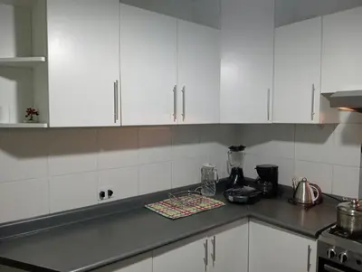 a kitchen with white cabinets and a counter top at Super departamento en el centro de Miraflores in Lima