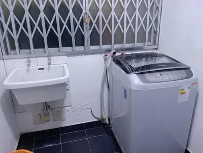 a small bathroom with a sink and a washing machine at Super departamento en el centro de Miraflores in Lima