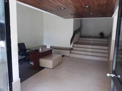 an office with a desk and a chair and stairs at Miraflores, Lima, apartamento 1 dormitorio in Lima