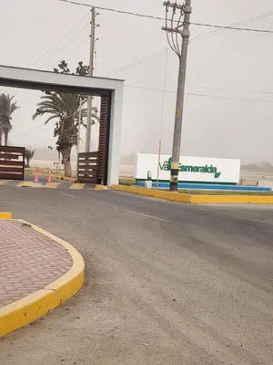 an empty street with a gas station on the side at Apartamento duplex en ICA in Pueblo Nuevo