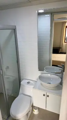 a bathroom with a toilet and a sink at Habitación Matrimonial en el centro de la ciudad in Ayacucho