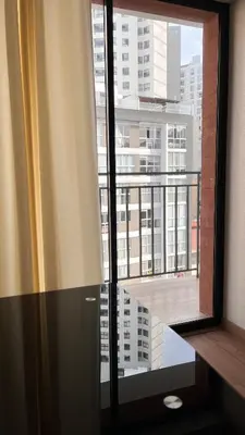 a window with a view of a tall building at LOFTE Portofino, Departamento cerca de San Isidro in Lima