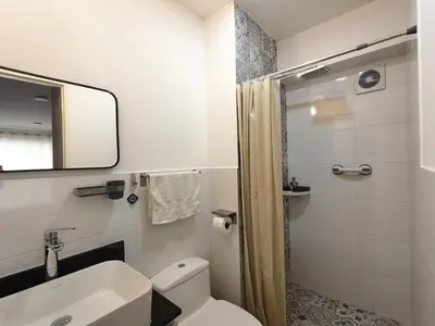 a bathroom with a toilet and a sink and a shower at LOFTE Portofino, Departamento cerca de San Isidro in Lima