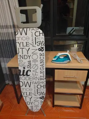 a surfboard sitting on top of a wooden table at Moderno Depa Céntrico en Abancay in Abancay