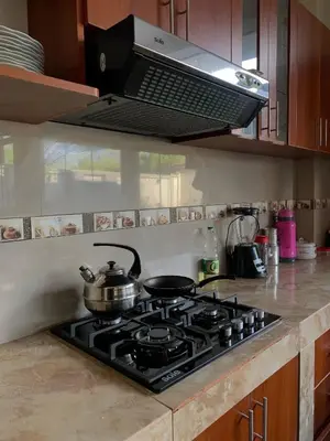 a kitchen with a stove with pots and pans on it at Casa de Campo en el Valle Sagrado de los Incas - Casa Brisas del Rio Sagrado in Huayllabamba