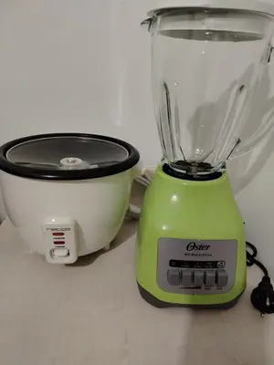 a green and white blender sitting on a counter at Acogedor Departamento entero en Chorrillos in Lima