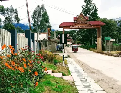 a street with a sign on the side of a road at La casa de Cuni in Oxapampa