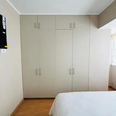 a bedroom with white cabinets and a bed at San Miguel Apartment Vista Mar in Lima