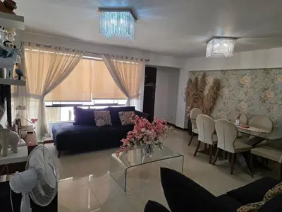 a living room with a couch and a dining room at Completo, Moderno y Confortable Departamento in Lima