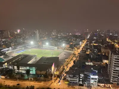 a view of a city at night with a soccer field at Tempo Moderno Departamento in San Antonio
