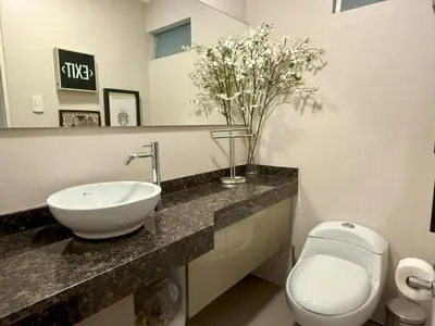 a bathroom with a sink and a toilet and a mirror at Departamento Ricardo Palma in Lima