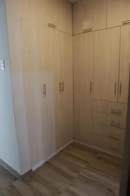 a room with wooden cabinets and wood floors at Casita en Ica Villa Periodista cerca a Huacachina in Ica