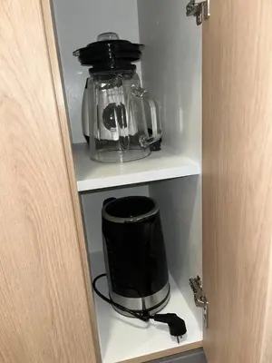 a blender sitting on a shelf in a cabinet at Apartamento Amoblado a un paso del parque de las aguas in Lima