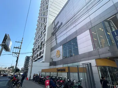 Gallery image of departamento en Javier Prado con piscina y balcón in Lima