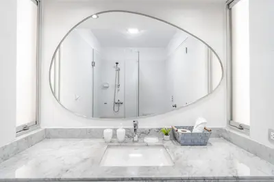 a bathroom with a sink and a large mirror at Espectacular vista al mar en Miraflores in Lima
