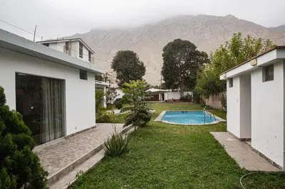 a house with a yard with a swimming pool at Cieneguilla Casa in Cieneguilla