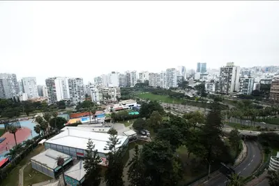a view of a city with tall buildings at iStay Acogedor Loft Piscina BBQ Gym Bicicleta in Lima