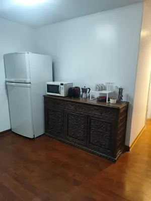a kitchen with a microwave and a refrigerator at Céntrica habitación con vistas Larcomar in Lima