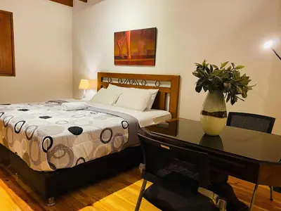 a bedroom with a bed and a desk with a vase on it at Apto/ cama king2 en el centro Miraflores in Lima