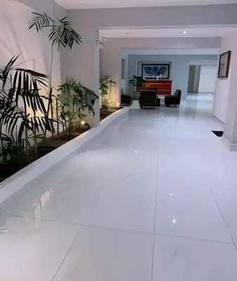 a white lobby with a piano in the background at SM3 Habitación pequeña con baño privado/Miraflores in Lima