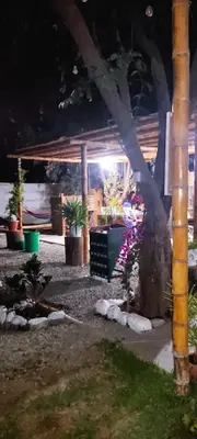 a garden at night with a table and a tree at Casa rústica in Ica