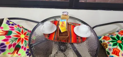 a glass table with a bird sitting on top of it at Vistas increíbles desde San Blas 4 in Cusco