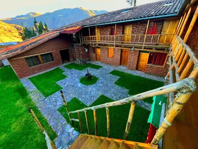 an aerial view of a house with a courtyard at Casa rústica Pumayalli in Urubamba