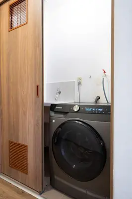 a washer and dryer in a small room at Centric Apartments by Vibrant in Lima