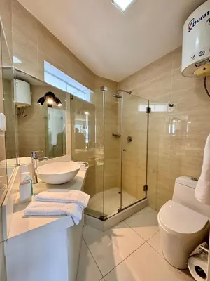 a bathroom with a toilet and a sink and a shower at Alojamiento moderno San Isidro Pet Friendly in Lima