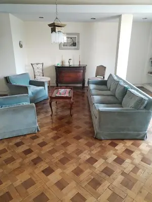 a living room with two couches and a table at Amplio Departamento 2 dormitorios in Lima