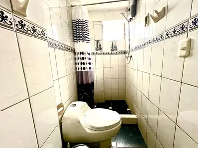 a small bathroom with a toilet and a window at Departamento a 5 cuadras de la Plaza de Armas Cusco in Cusco