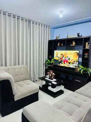 a living room with a couch and a tv at Departamento 2 Dormitorios, zona tranquila, Ideal 4 Personas El Tambo in Huancayo