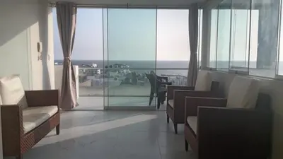 a living room with chairs and a large glass window at DEPARTAMENTO AMOBLADO POR TEMPORADA DE PLAYA En PUNTA HERMOSA in Punta Hermosa